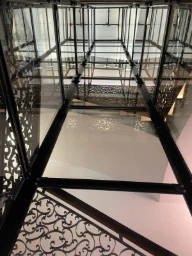 Recubrimiento en cristal de hueco ascensor