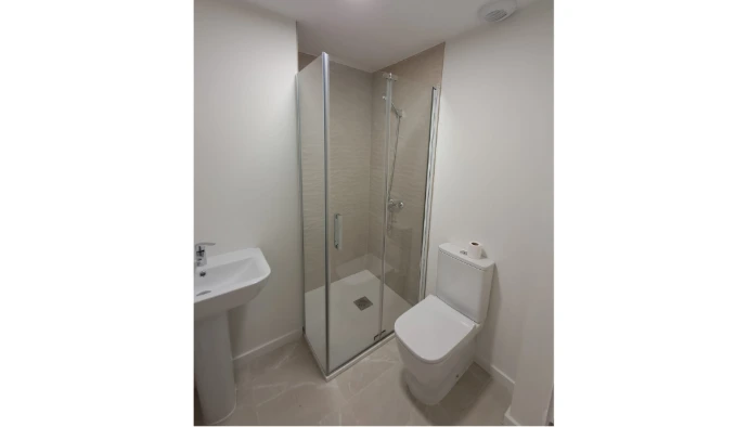 Mampara de ducha con fijo y puerta plegable