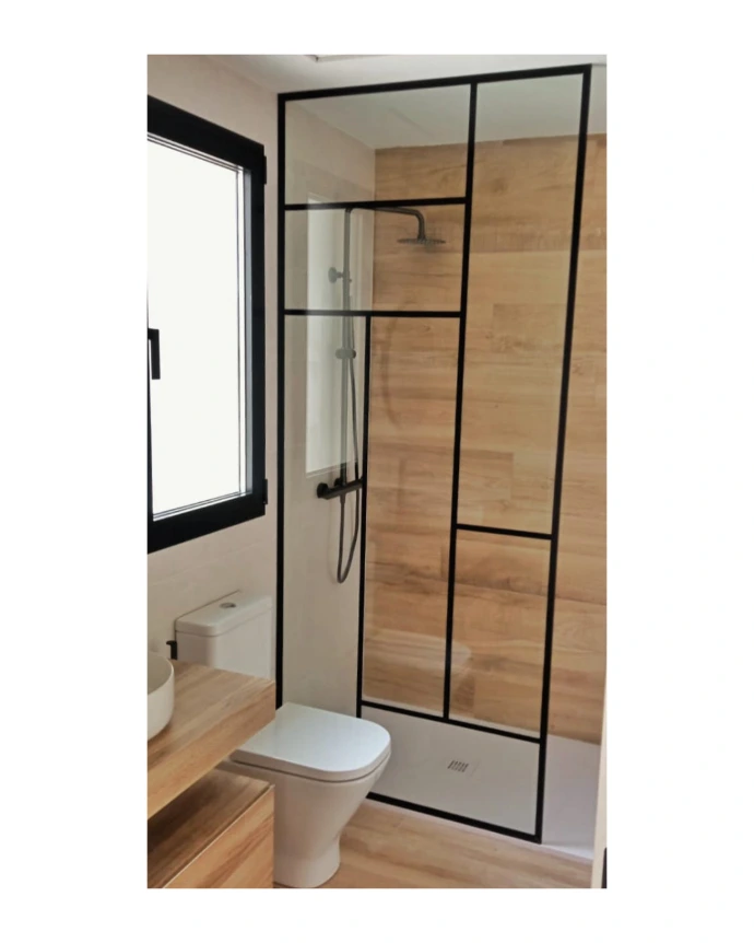 Mampara de ducha vidrio decoración en negro