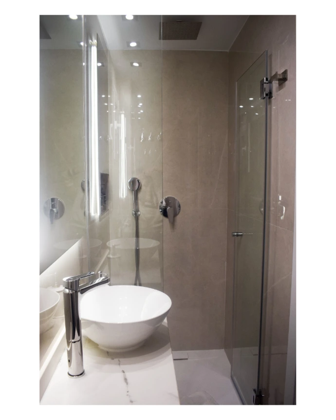 Mampara de ducha fijo y puerta abatible, acabado plata