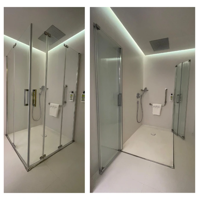 Mampara de ducha dos puertas plegables para accesibilidad